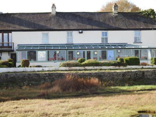 The Bay Horse Hotel And Restaurant Ълвърстън Екстериор снимка