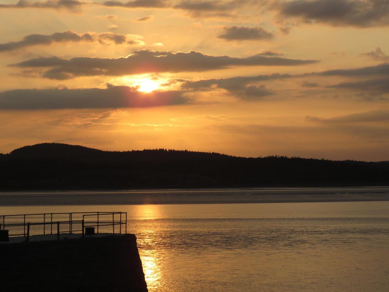 The Bay Horse Hotel And Restaurant Ълвърстън Екстериор снимка